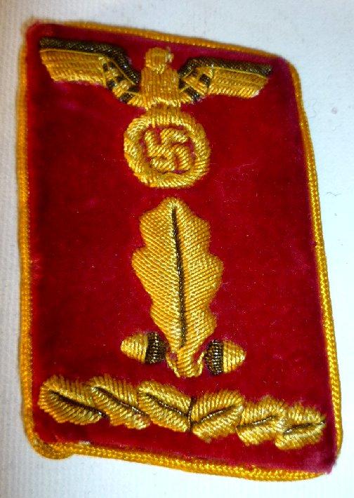 HAND EMBROIDERED REICHS LEVEL COLLAR TAB.
