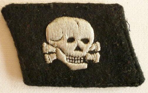 SS TOTENKOPF OFFICER/NCO COLLAR TAB.