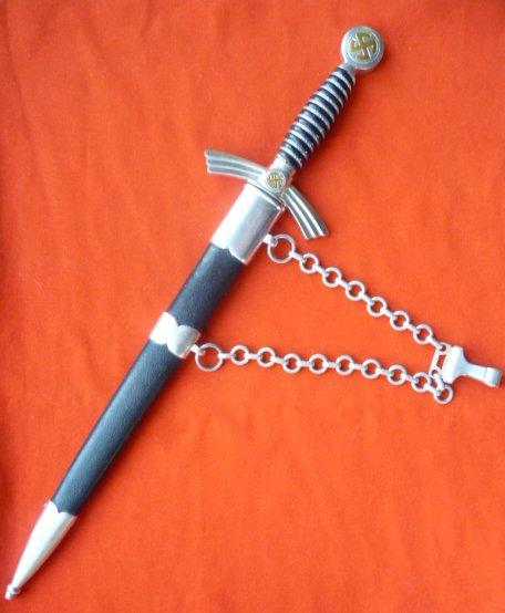 CHAINED LUFTWAFFE IST MODEL DAGGER.