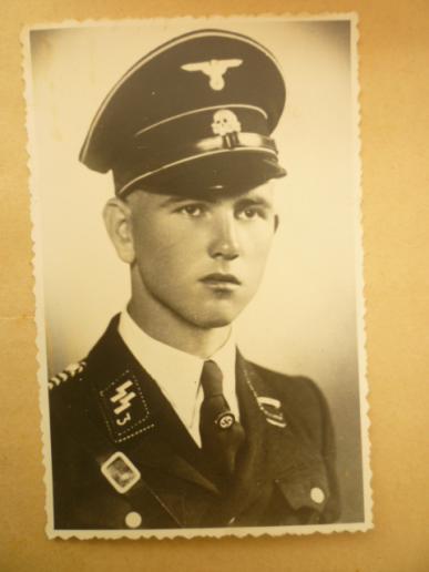 PORTRAIT POSTCARD DER FUHRER REGT JUNIOR NCO.