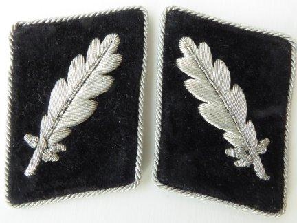 SS STANDARTENFUHRER COLLAR TABS. 