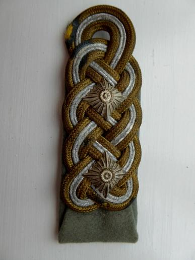 SS  OBERGRUPPENFUHRER SHOULDER BOARD.