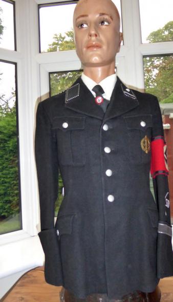 SD SCHARFUHRER TUNIC FOR A MEMBER OF THE GESTAPO..