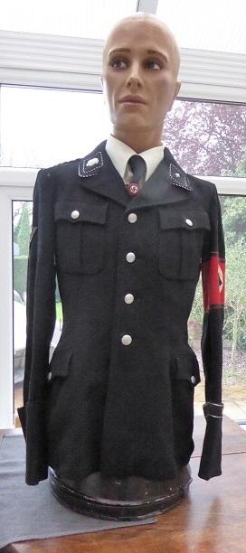 SS TOTENKOPF OBERBAYERN BLACK SERVICE TUNIC.