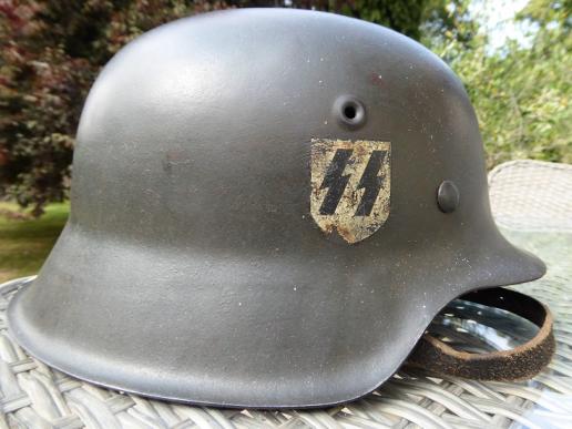 SS M42 COMBAT HELMET.