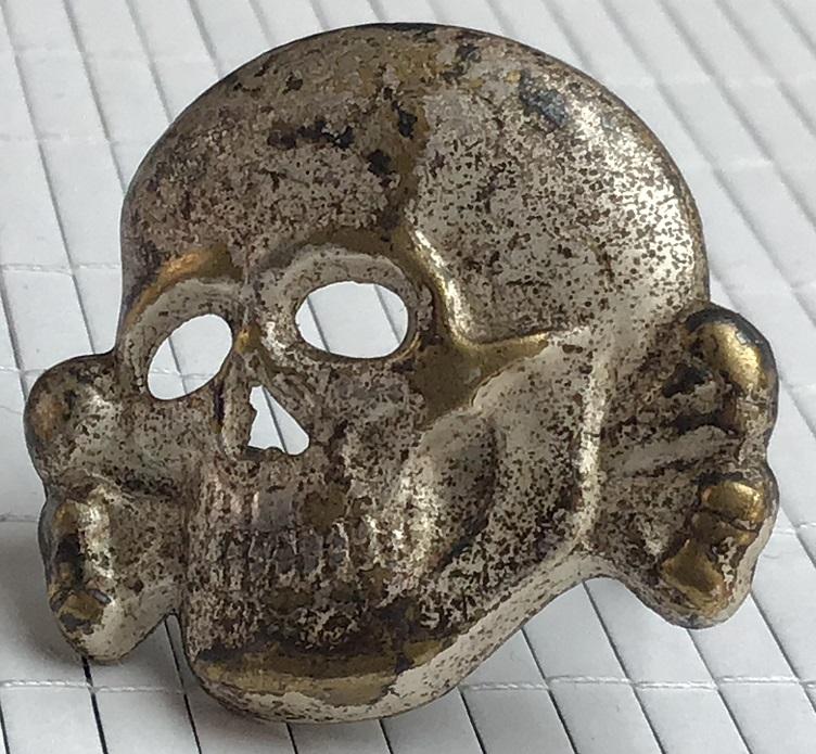 EARLY DESCHLER SKULL WITH BOTH PINS.