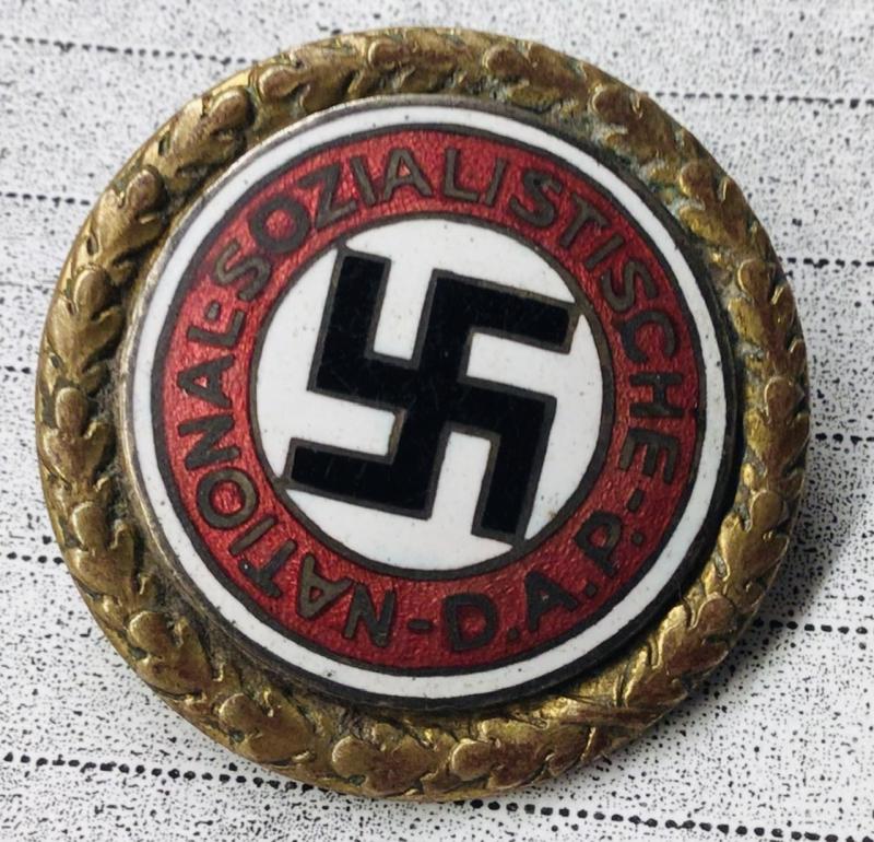 30mm GOLD PERTY BADGE, WITH NAME.