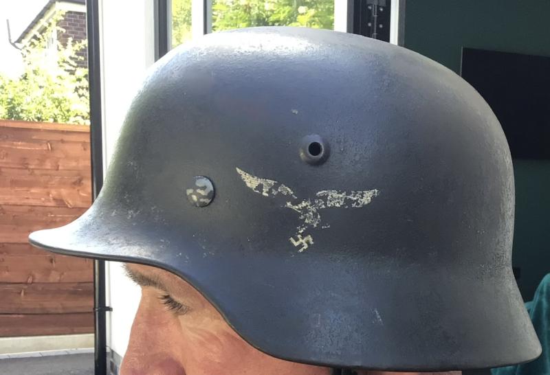SINGLE DECAL M40 CIRCA1943 LUFTWAFFE HELMET.